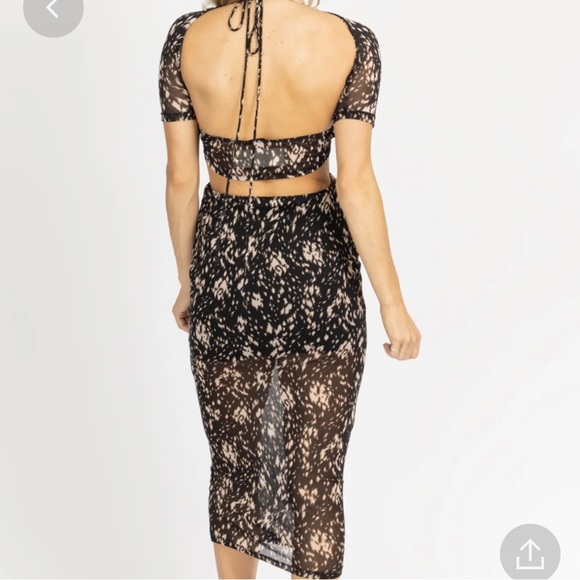 Black contrast off shoulder midi dress - Picture 3 of 6